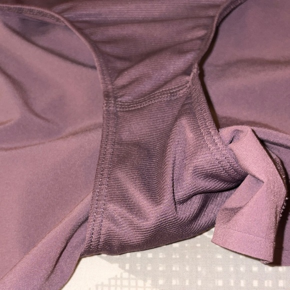 Athleta Womens Run With It Shorts in Volcano Violet Purple Like NWOT Medium - Picture 9 of 9